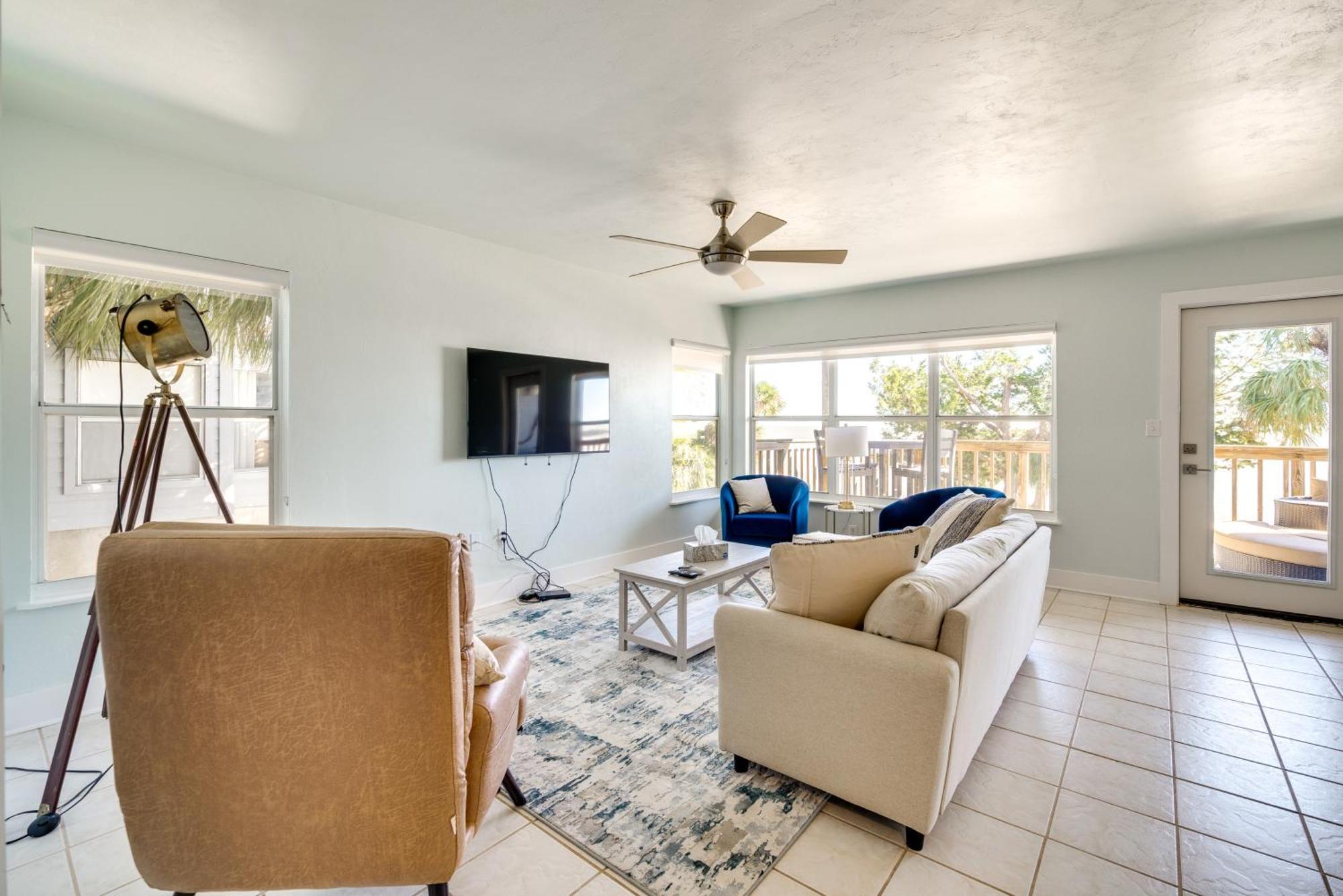 Cedar Key Condo With Balcony And Gulf Views! Exterior photo
