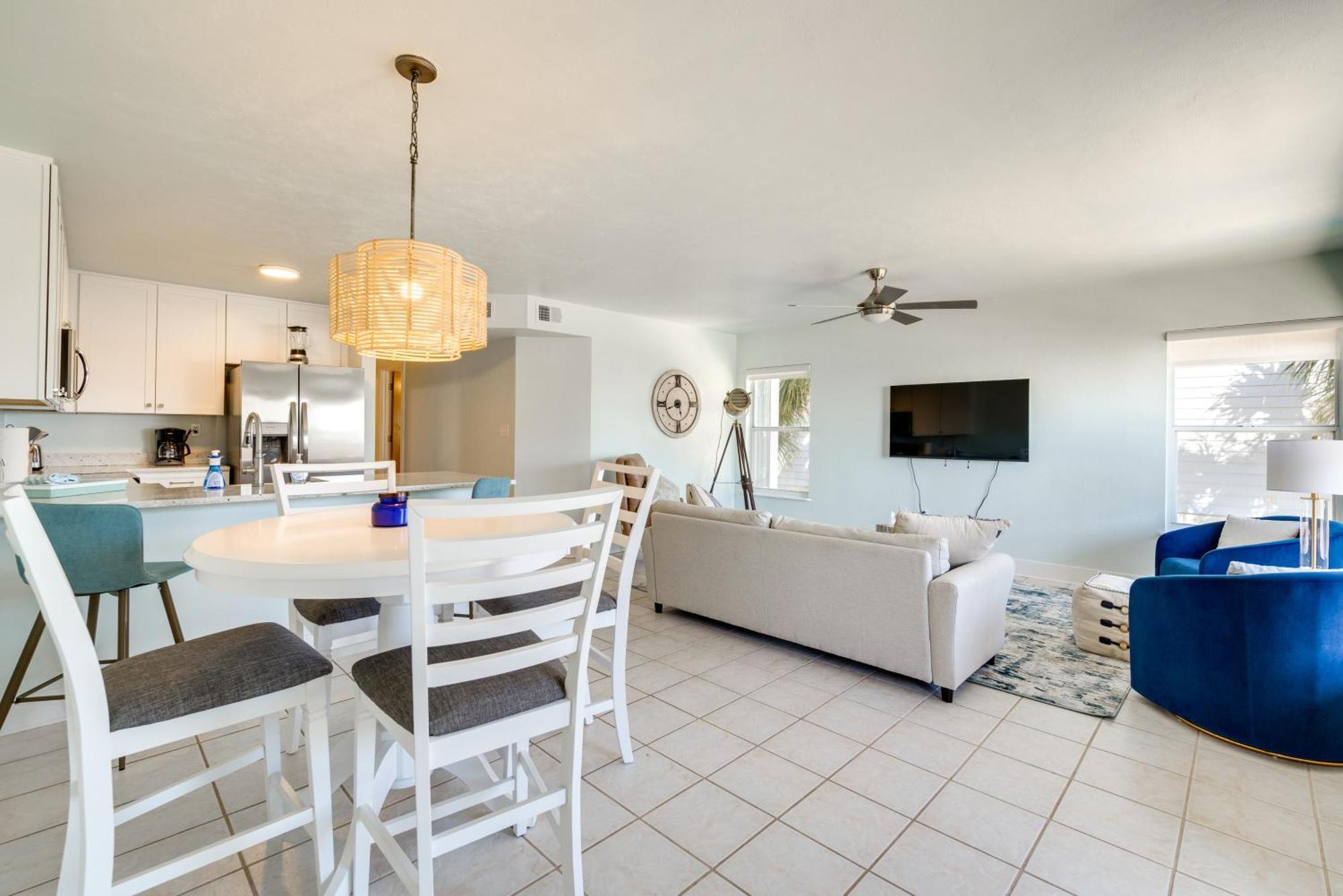 Cedar Key Condo With Balcony And Gulf Views! Exterior photo
